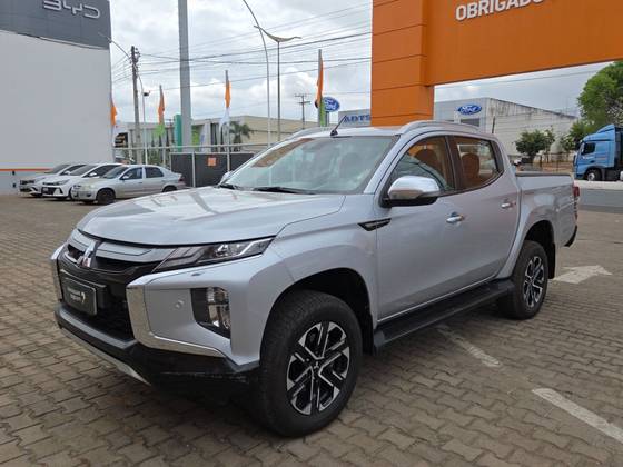 MITSUBISHI L200 TRITON 2.4 16V TURBO DIESEL SPORT HPE-S CD 4P 4X4 AUTOMÁTICO MITSUBISHI L200 TRITON 2.4 16V TURBO DIESEL SPORT HPE-S CD 4P 4X4 AUTOMÁTICO